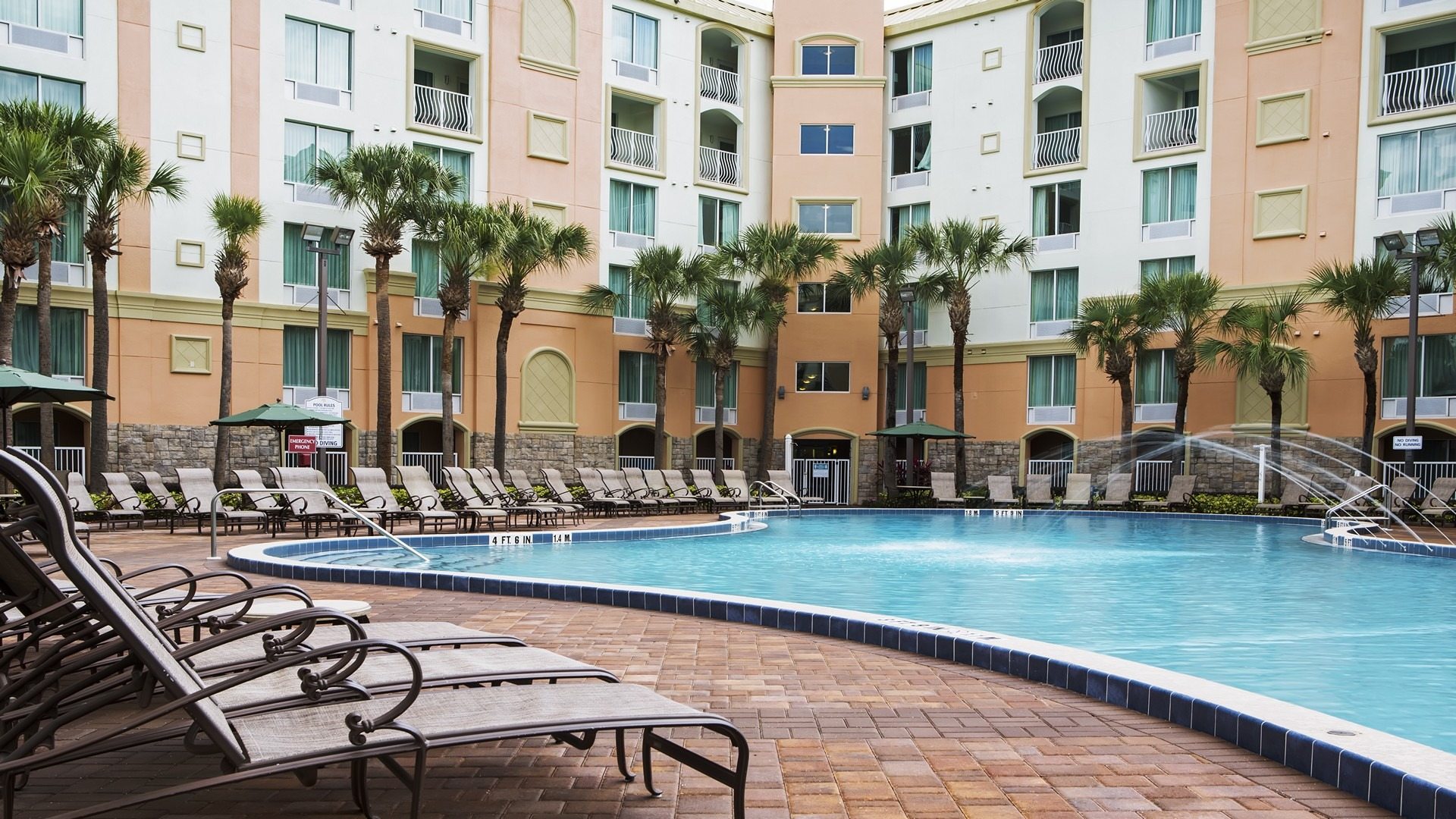 Make a Splash at the Holiday Inn Resort Orlando-Lake Buena Vista ...